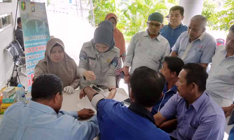 Di Pelabuhan Domestik Sekupang Batam