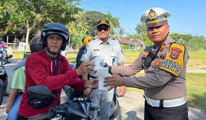 Di Depan Stadion Cangkring Wates