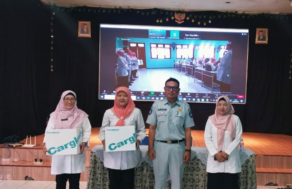 Pengajar Dalam Guat PPKL (Pengajar Peduli Keselamatan Lalulintas) di SMA N 21 Surabaya