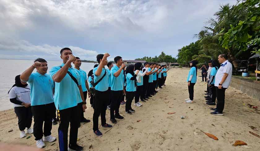 dengan Aksi Bersih Pantai
