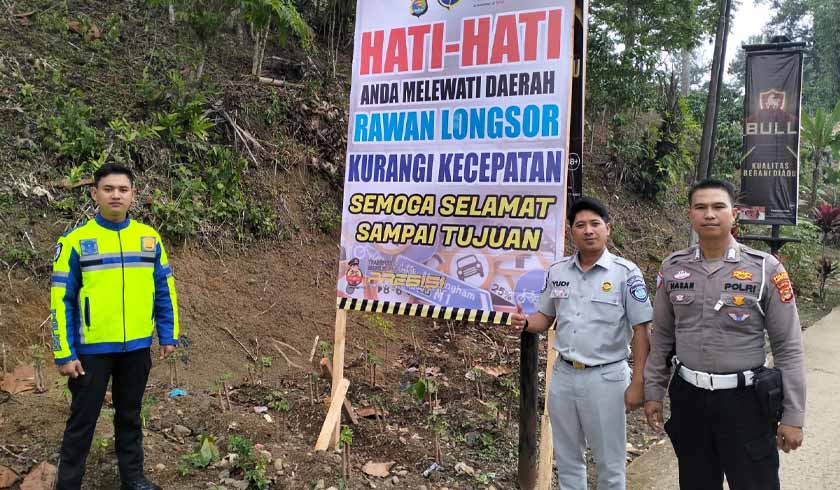 di Jalan Lintas Barat Tanjakan Giham Lunik Lampung Barat
