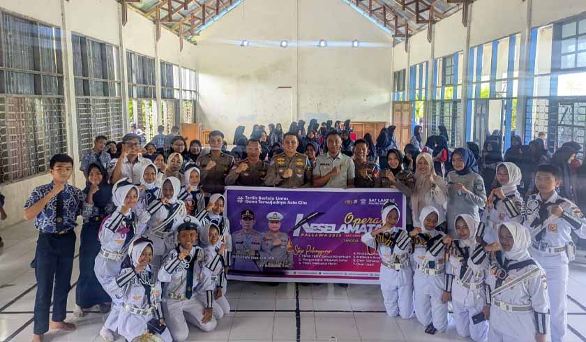 kepada Pelajar SMPN 7 Watampone