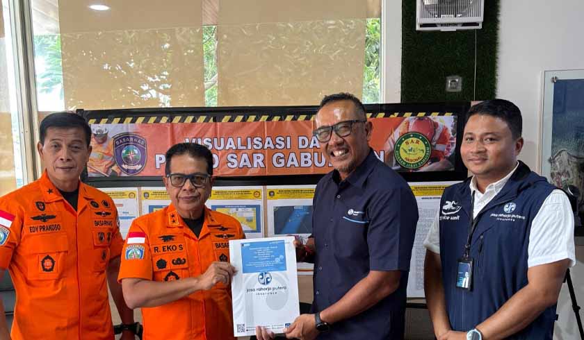 Tim Penyelam KMP Tunu Pratama Jaya