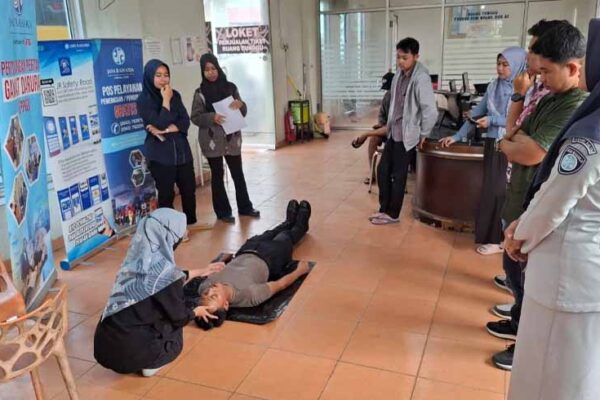 di Pool PO Bus Pulau Indah