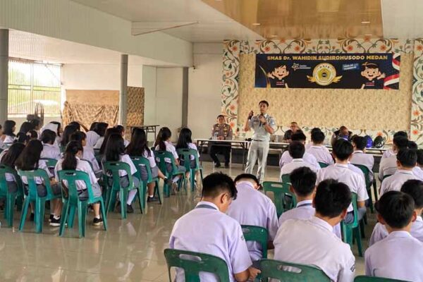 di SMAS Dr. Wahidin Sudirohusodo Medan