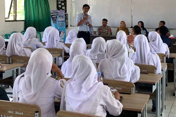 di SMK Negeri 1 Gantar