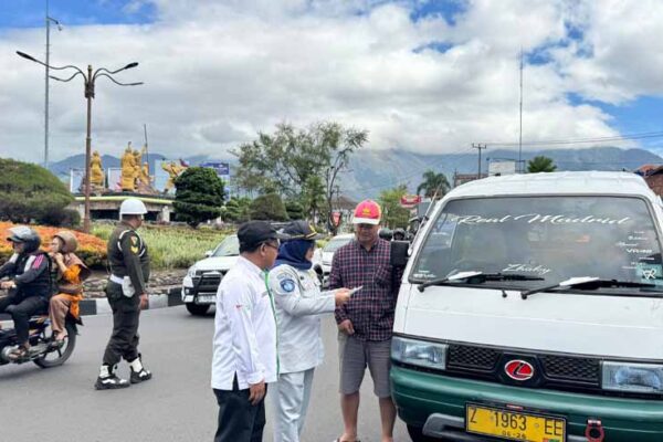 di Simpang Empat Gobing