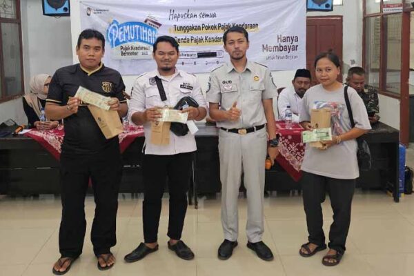 Berlalu Lintas di Desa Kroya
