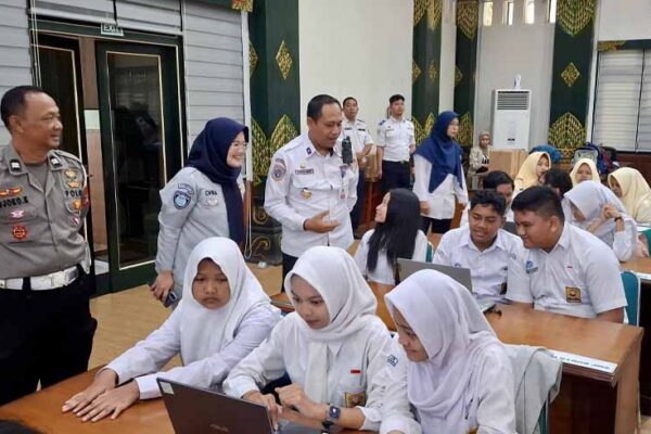 Pelajar Lewat Cerdas Cermat