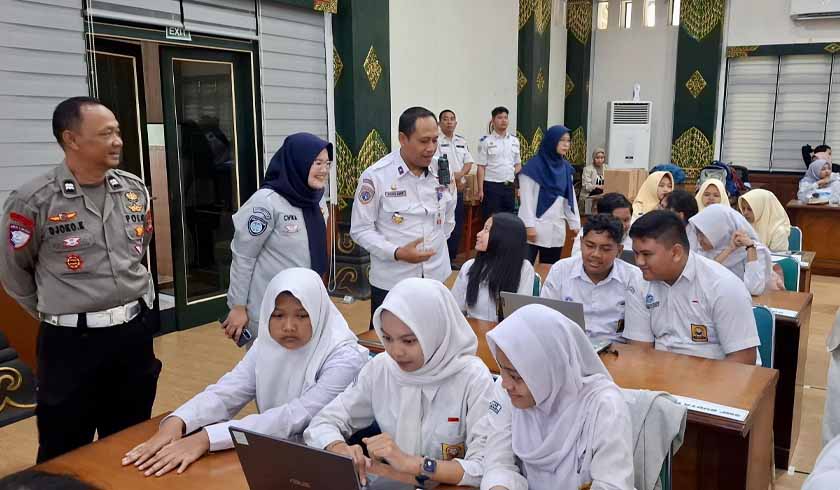 Pelajar Lewat Cerdas Cermat