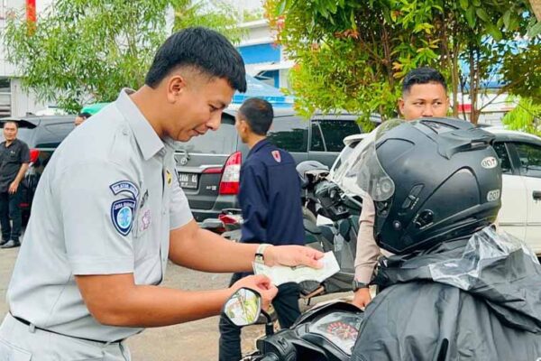 Bermotor Kepada Masyarakat