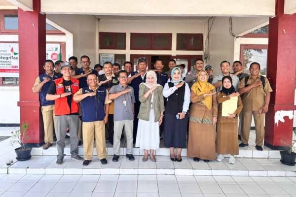 Di Kantor Kecamatan Cilamaya Kulon