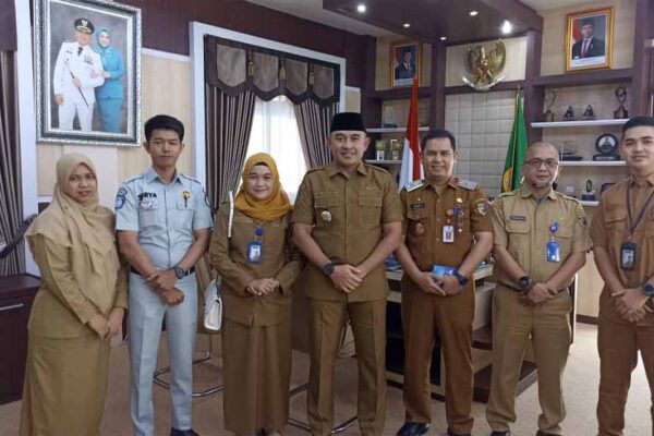 Kendaraan Dinas Plat Merah