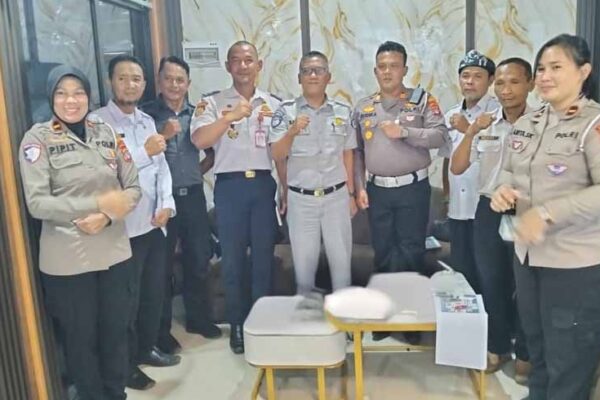 L dengan Seluruh Stakeholder Terkait