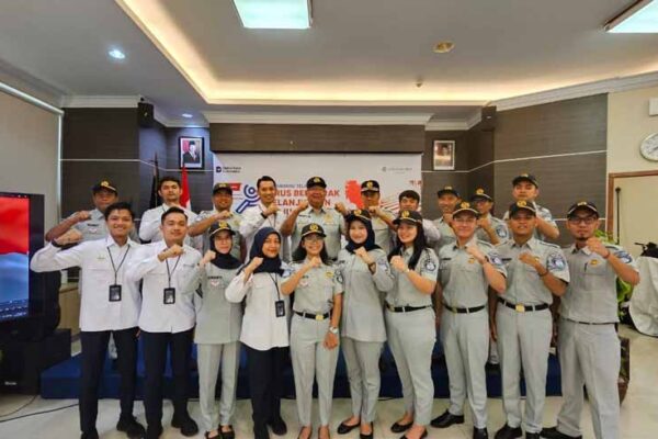 Dalam Bekerja dan Melayani