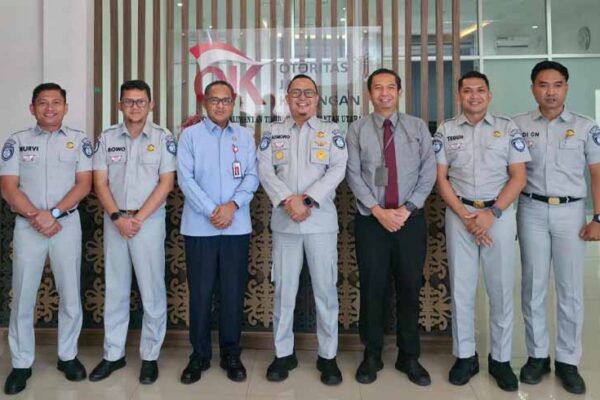 Kunjungi Otoritas Jasa Keuangan