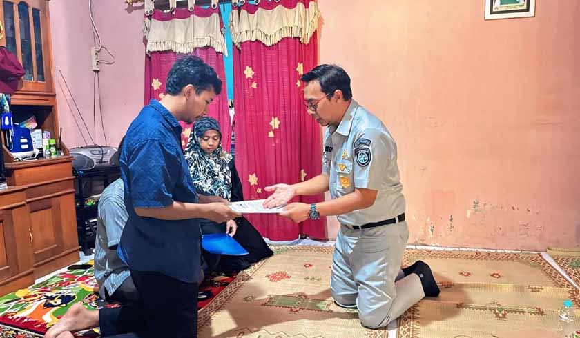 Tertemper Kereta Api Di Prambanan