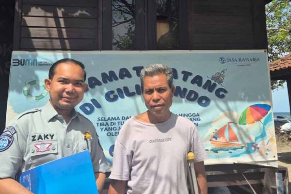 dan Penumpang Kapal Wisata