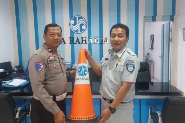 Kepada Stakeholder Strategis