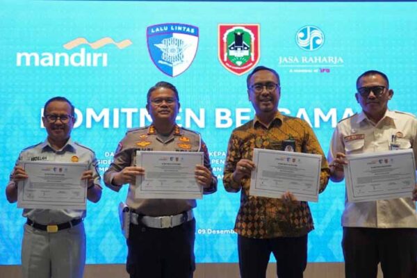 Melalui Penandatanganan Komitmen