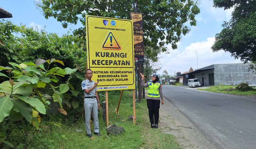 Pasang Papan Imbauan di Titik Rawan