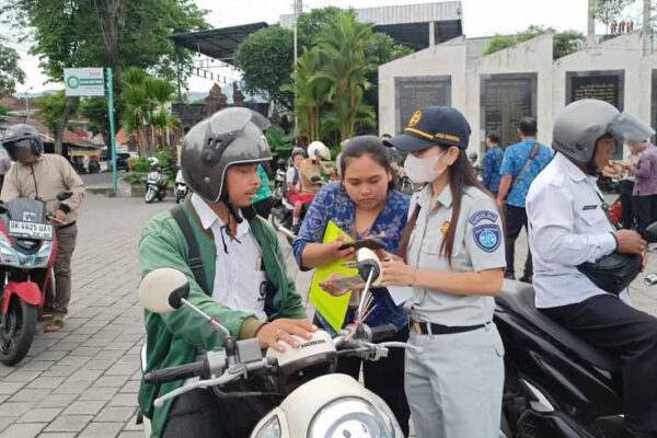 di Taman Bung Karno Singaraja