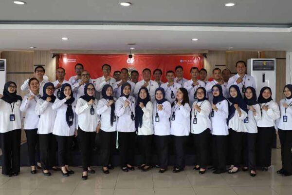 melalui Upacara Khidmat